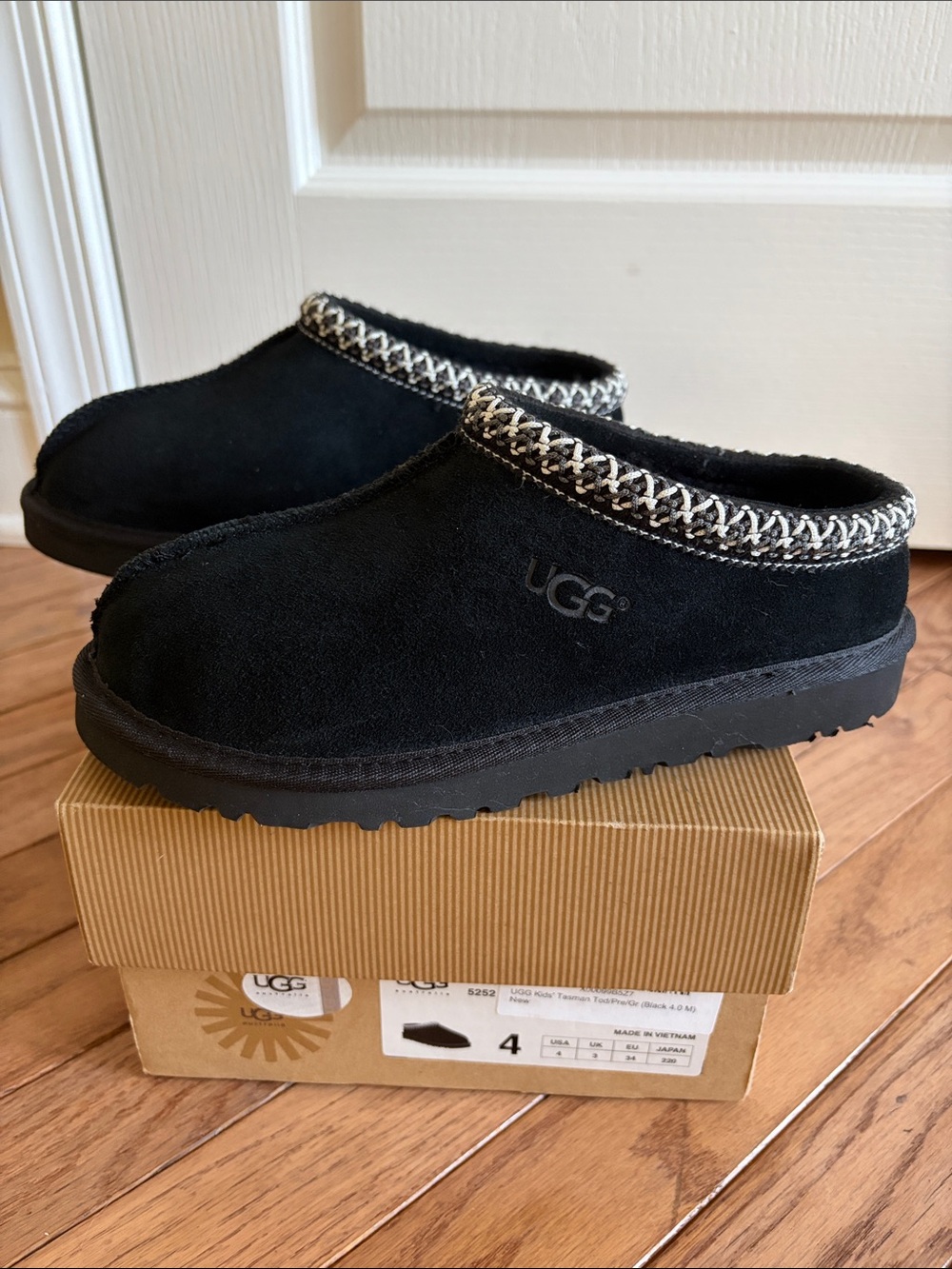 NIB UGG Black Suede Tasman Slip-On Mules with Braided Trim Big Kid Sz 4